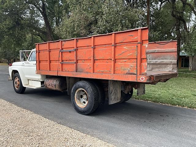 Image of Ford F600 equipment image 2