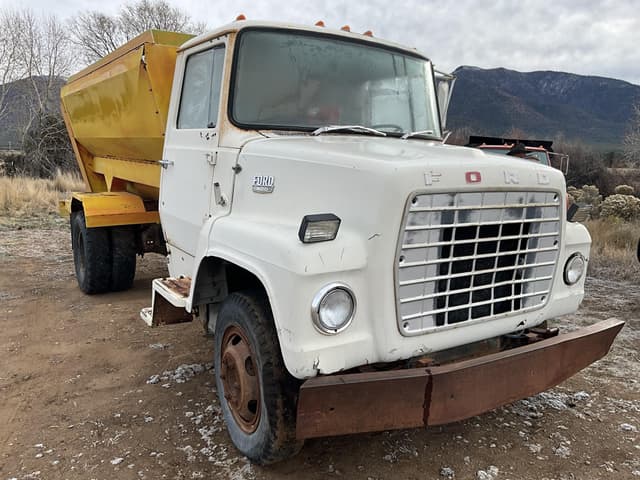 Image of Ford F600 equipment image 2