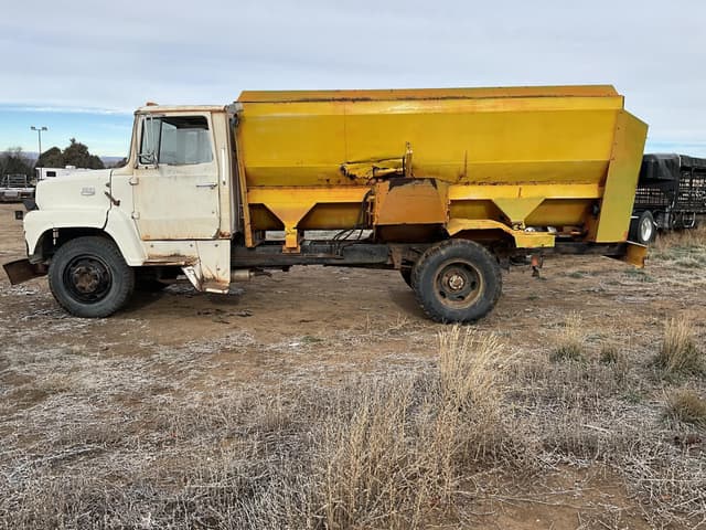 Image of Ford F600 equipment image 4