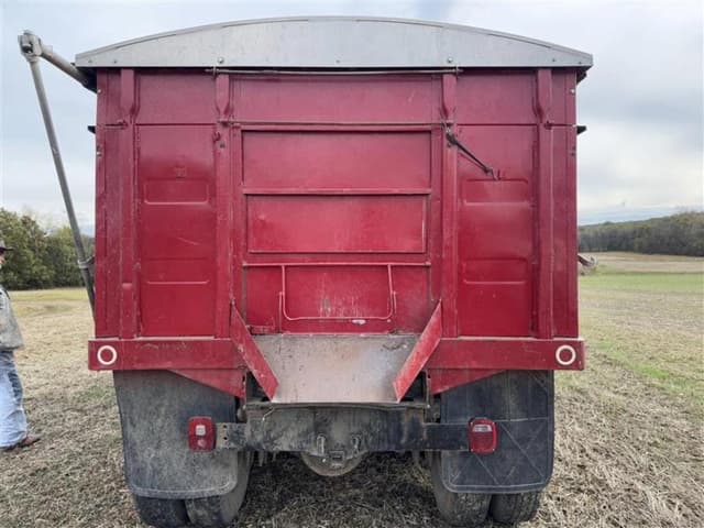 Image of Ford F600 equipment image 3