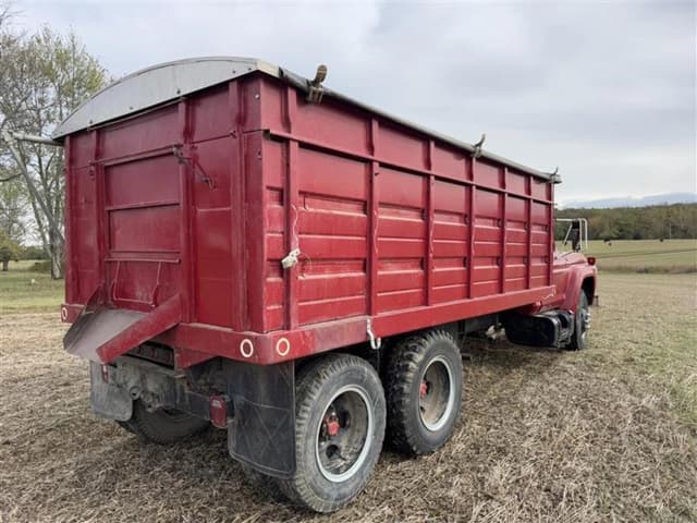 Image of Ford F600 equipment image 4