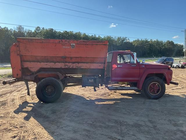 Image of Ford F70 equipment image 3