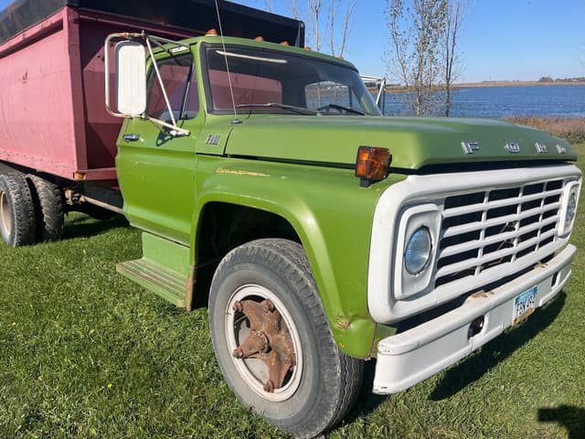 Image of Ford F-700 equipment image 4