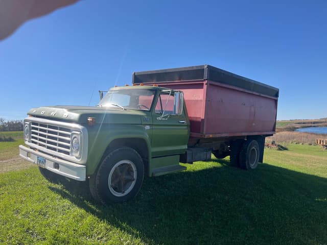 Image of Ford F-700 equipment image 1