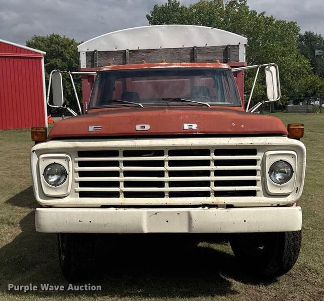 Image of Ford F-700 equipment image 1