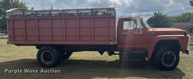 Image of Ford F-700 equipment image 3