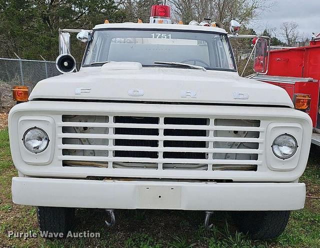 Image of Ford F-750 equipment image 1