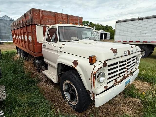 Image of Ford F-750 equipment image 3