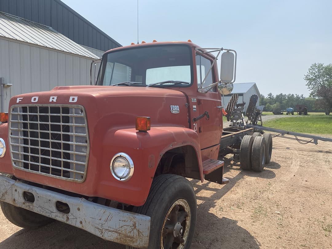 Image of Ford F-800 Primary image