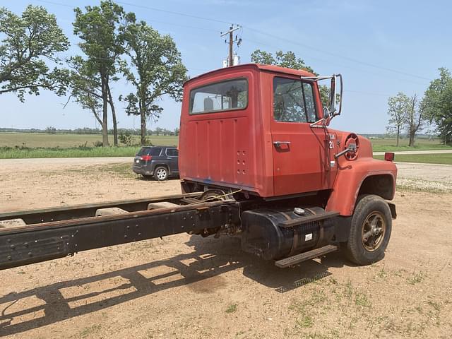 Image of Ford F-800 equipment image 3