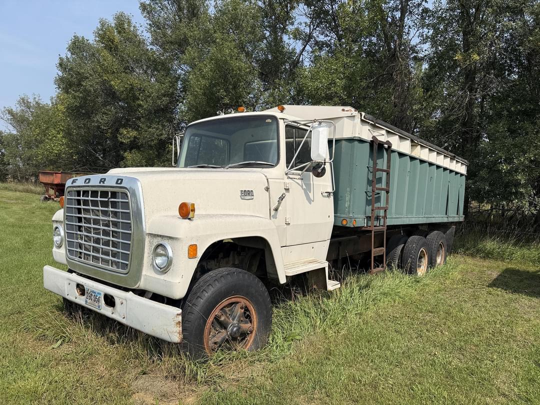 Image of Ford F-880 Primary image