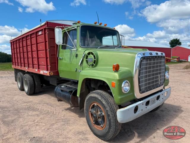 Image of Ford F-880 equipment image 1