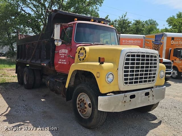 Image of Ford L9000 equipment image 2