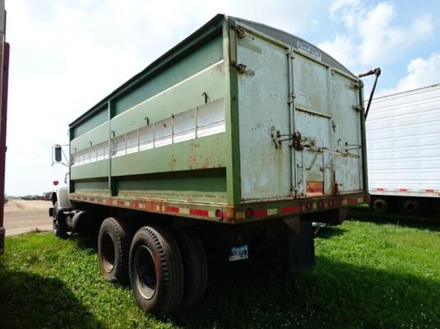 Image of Ford LN900 equipment image 3