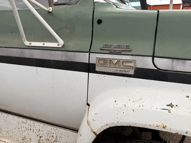 Image of GMC T6500 equipment image 4