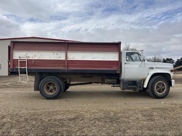 Image of GMC C6500 equipment image 3