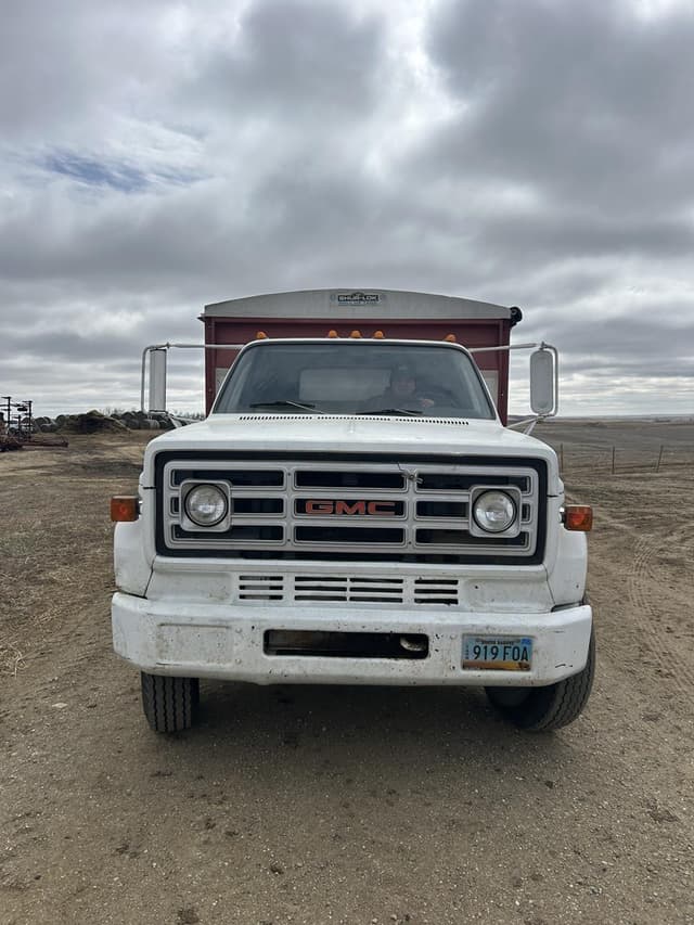 Image of GMC C6500 equipment image 1