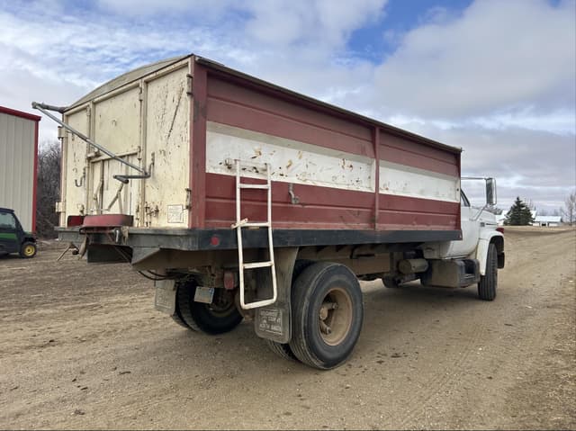 Image of GMC C6500 equipment image 4