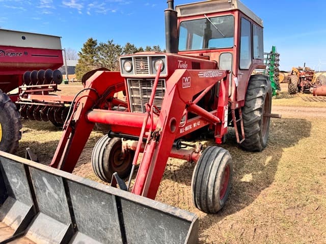 Image of International Harvester 1066 equipment image 4