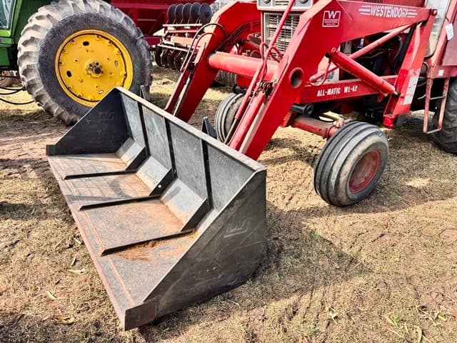 Image of International Harvester 1066 equipment image 3