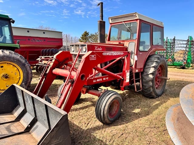 Image of International Harvester 1066 equipment image 2