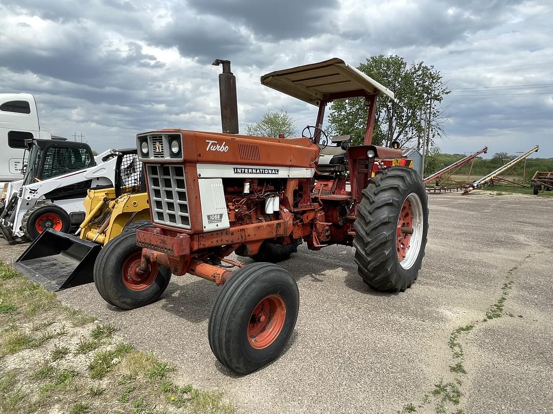 Image of International Harvester 1066 Primary image