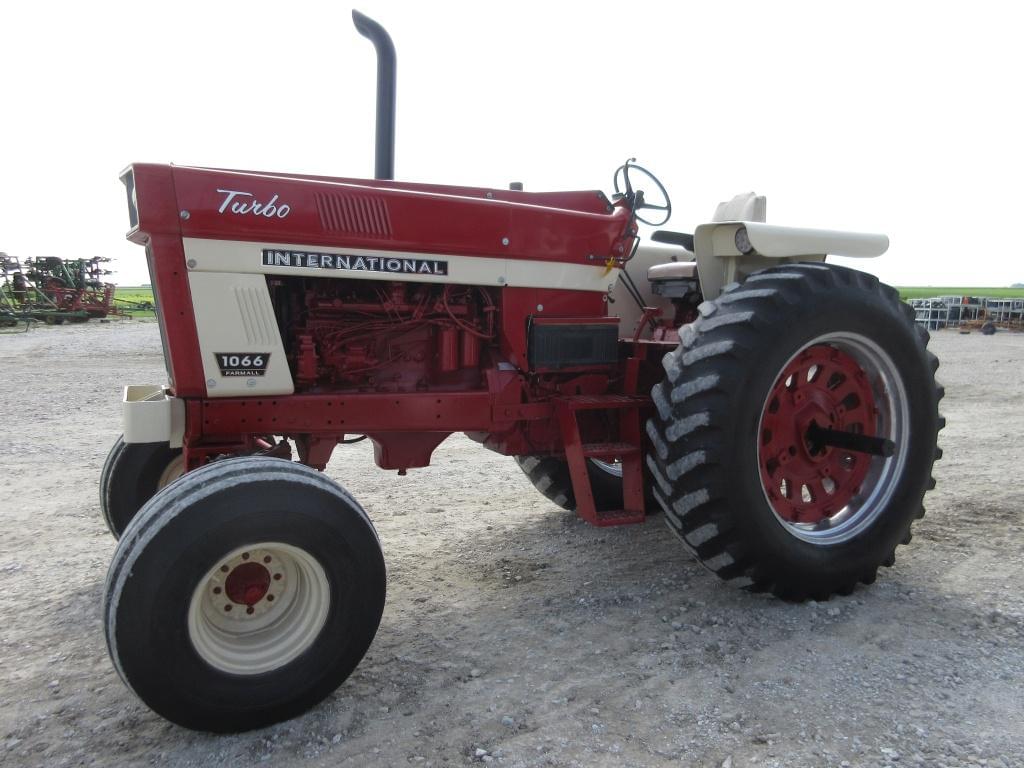 Image of International Harvester 1066 Primary image