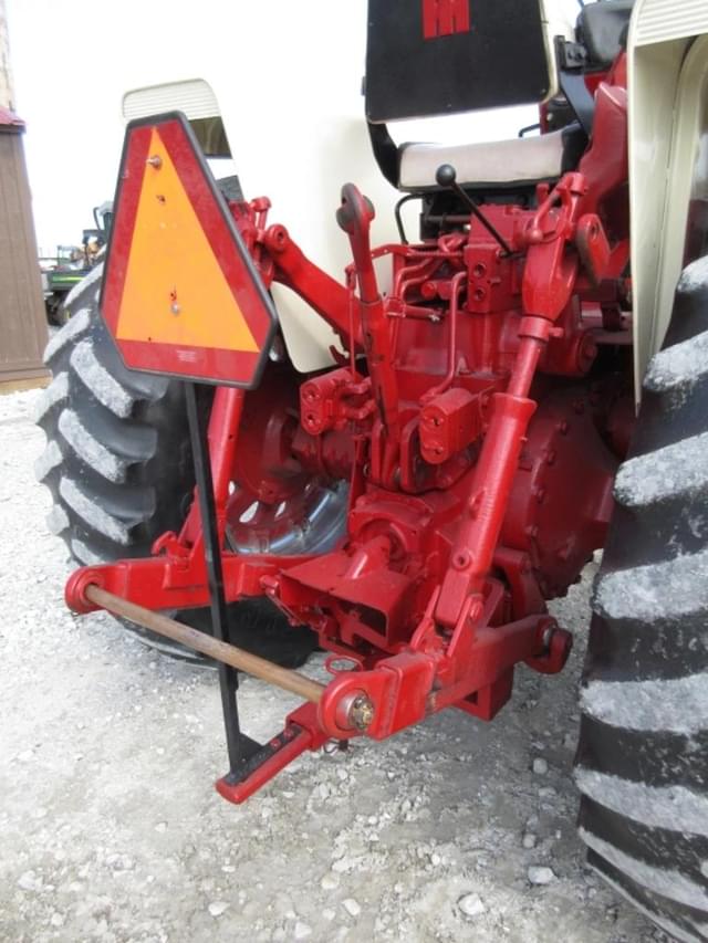 Image of International Harvester 1066 equipment image 3
