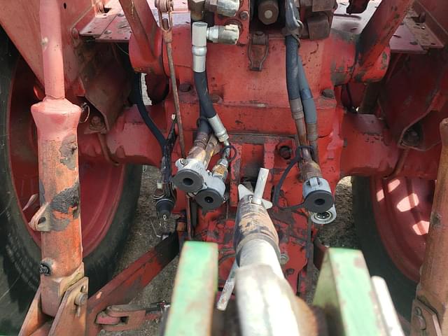 Image of International Harvester 856 equipment image 4