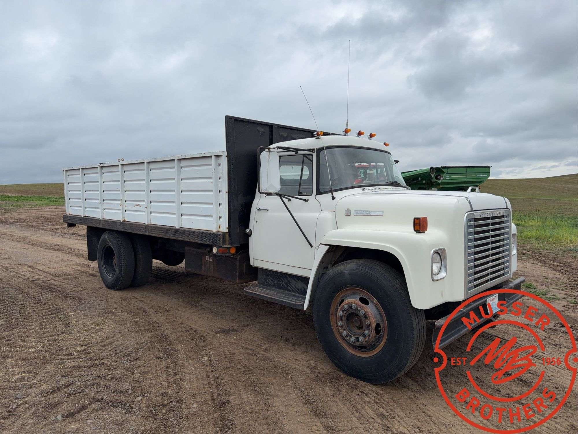 1974 International 1700 Equipment Image0
