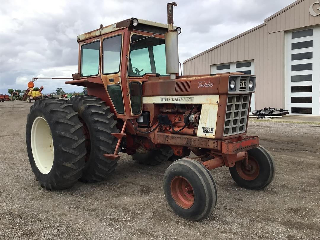 Image of International Harvester 1066 Primary image