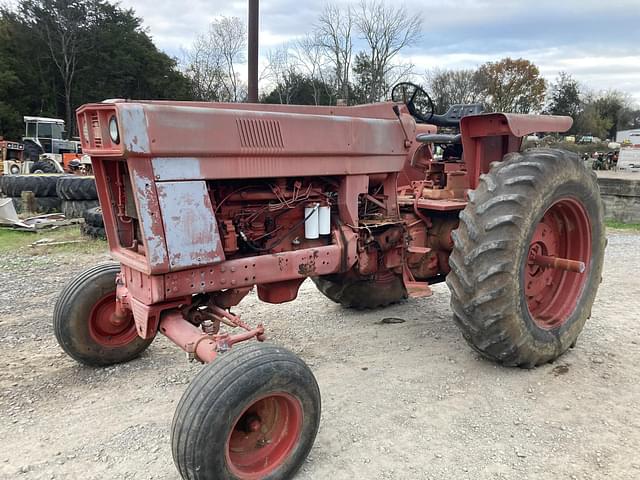 Image of International Harvester 1066 equipment image 1