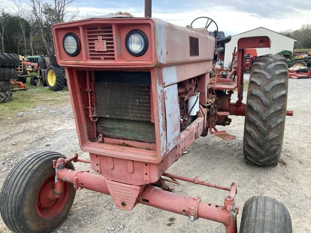 Image of International Harvester 1066 equipment image 2