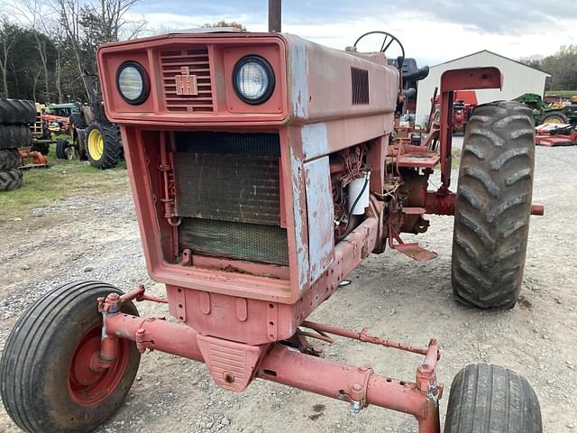 Image of International Harvester 1066 equipment image 2