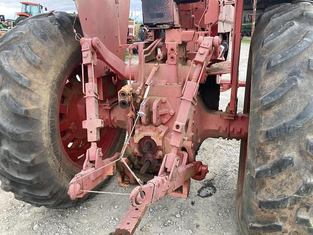 Image of International Harvester 1066 equipment image 4