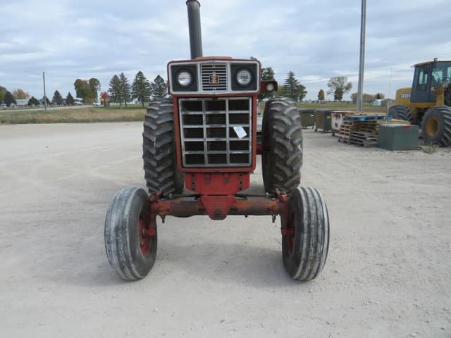 Image of International Harvester 1066 equipment image 2