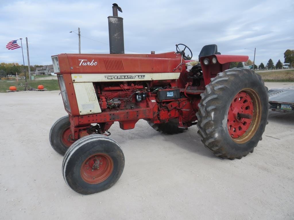 1974 International Harvester 1066 Equipment Image0