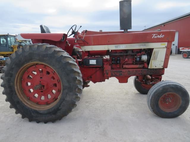 Image of International Harvester 1066 equipment image 4