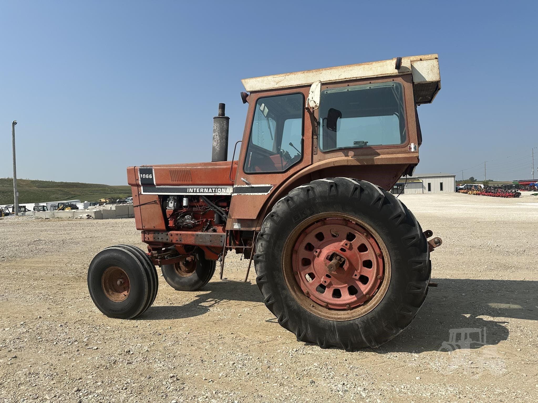1974 International Harvester 1066 Equipment Image0