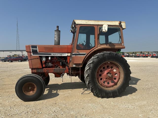 Image of International Harvester 1066 equipment image 3