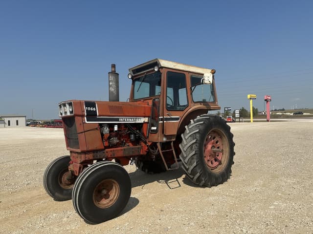 Image of International Harvester 1066 equipment image 1