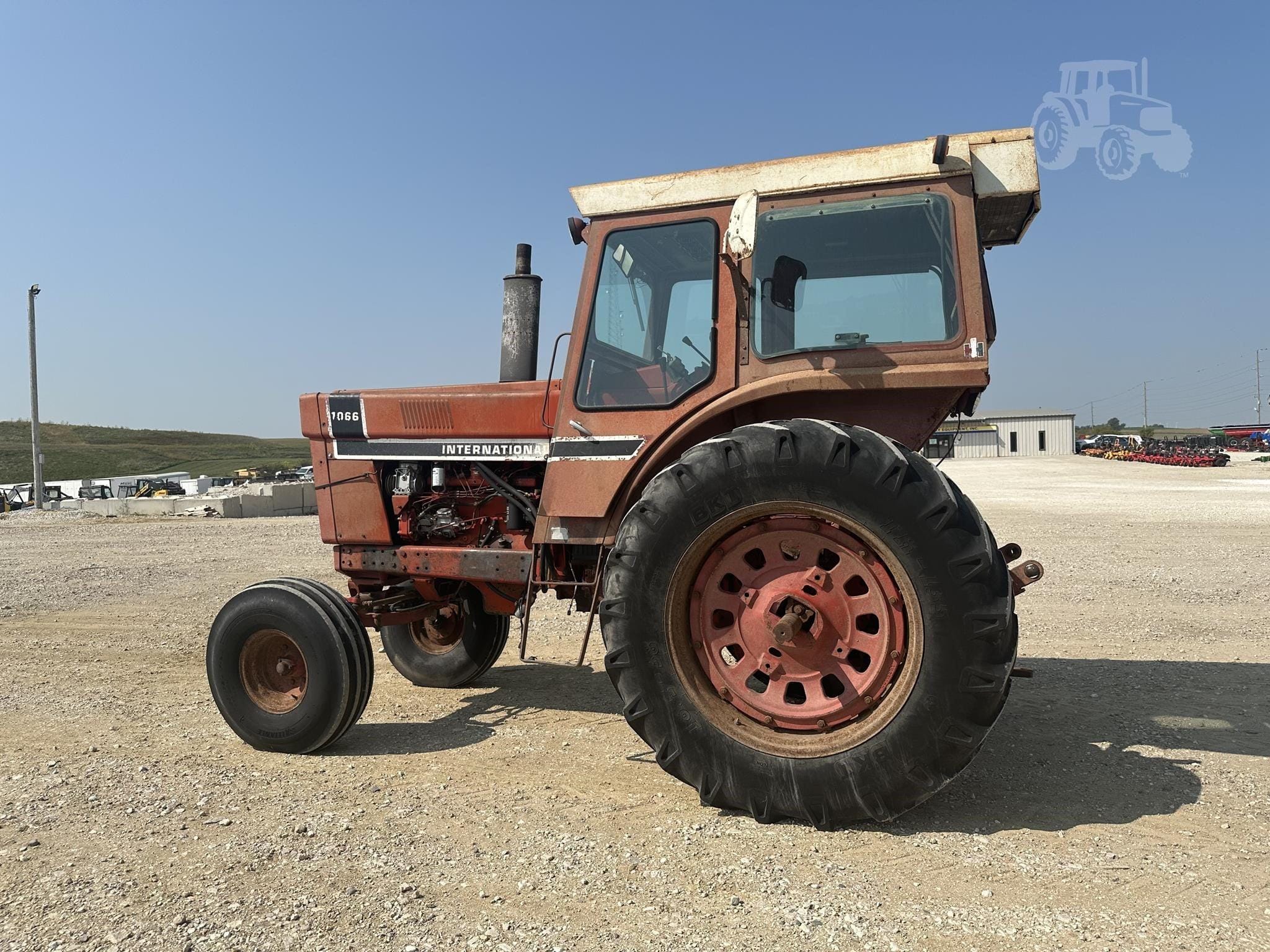 1974 International Harvester 1066 Equipment Image0