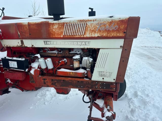 Image of International Harvester 1066 equipment image 3