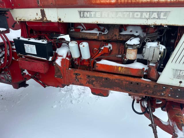 Image of International Harvester 1066 equipment image 4