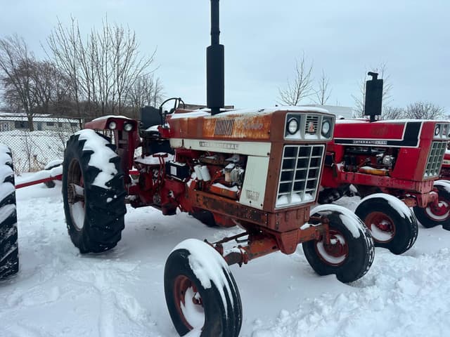Image of International Harvester 1066 equipment image 2
