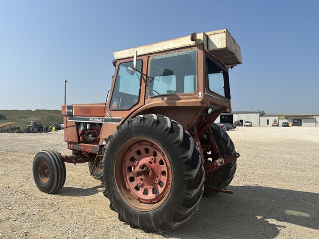 Image of International Harvester 1066 equipment image 2