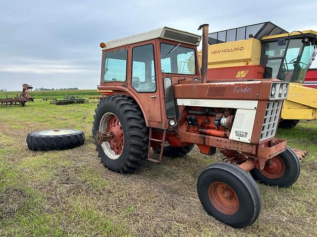 Image of International Harvester 1066 equipment image 1