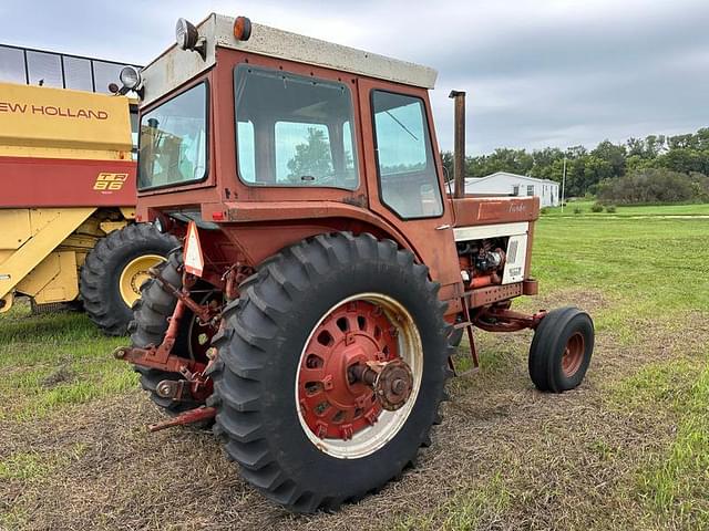 Image of International Harvester 1066 equipment image 2