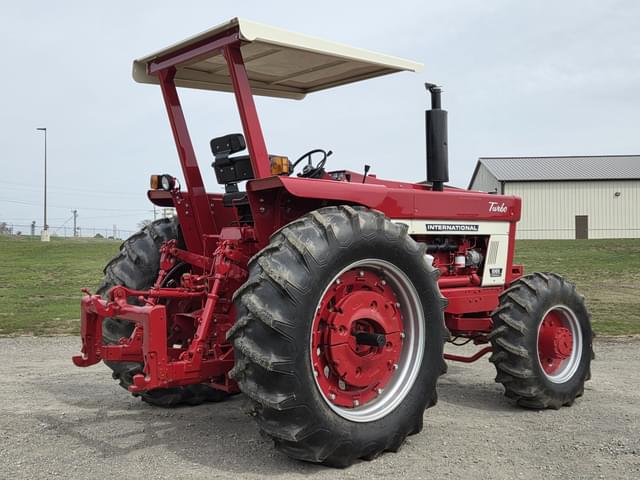 Image of International Harvester 1066 equipment image 4