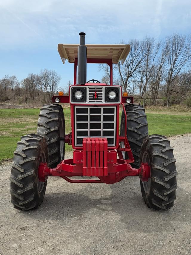 Image of International Harvester 1066 equipment image 1